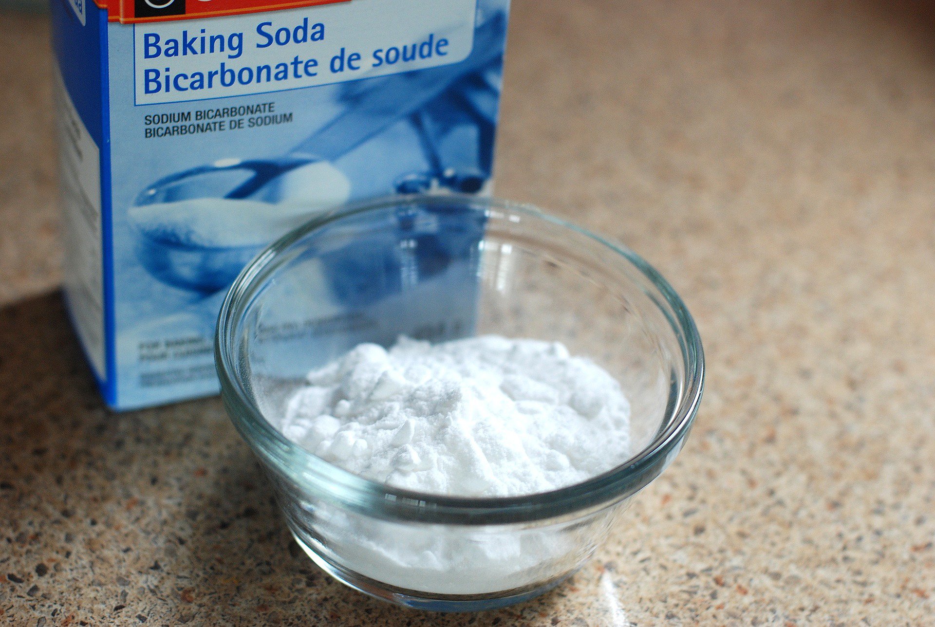 Does Baking Soda Absorb Moisture in Carpet?